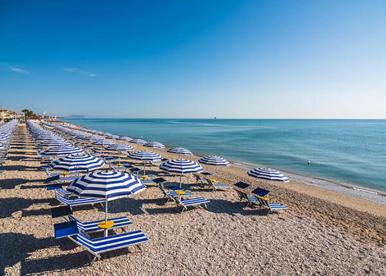 Casa Lilly Daire Porto SantʼElpidio Dış mekan fotoğraf